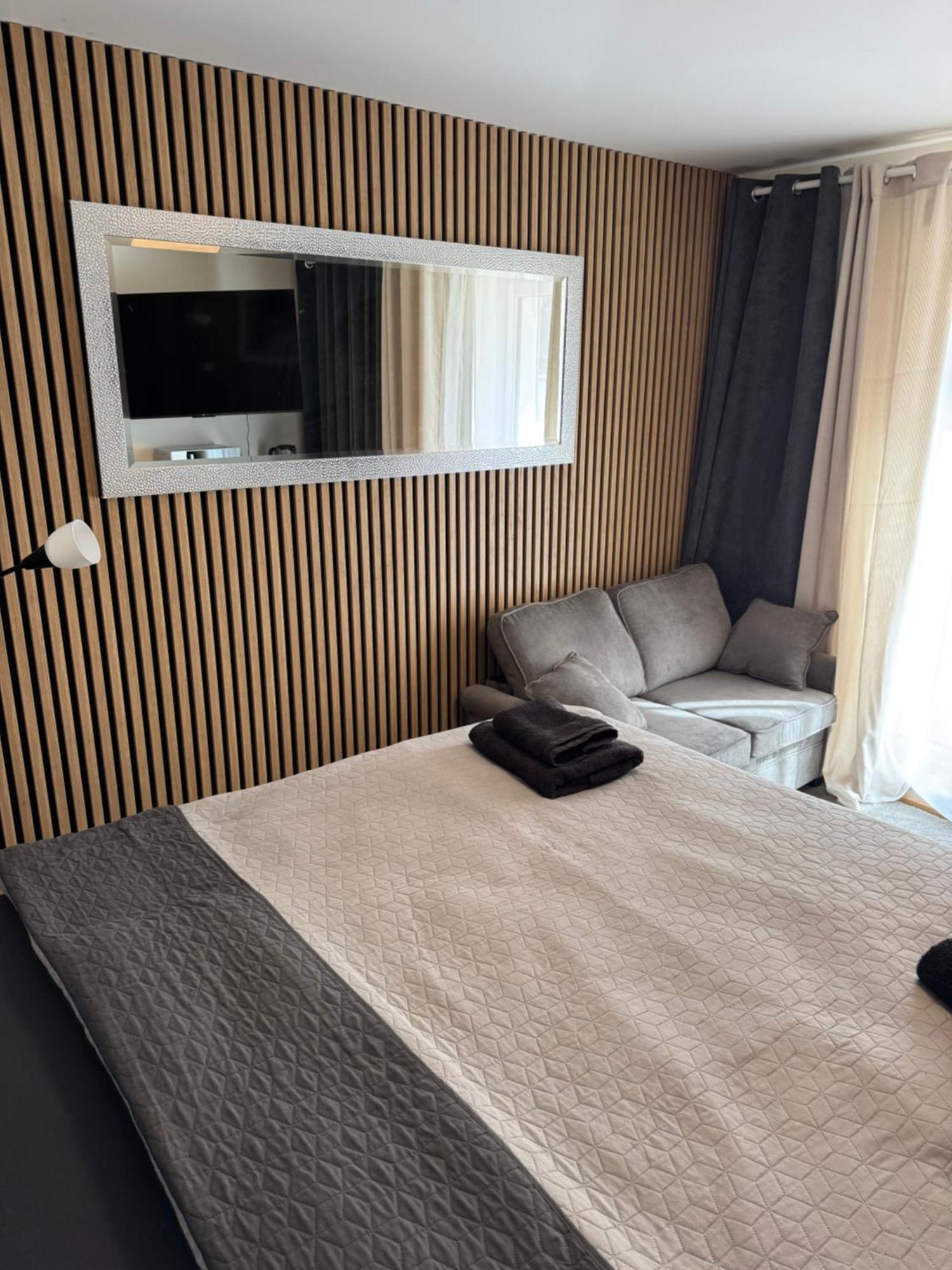 Airport Luxury Apartment & Spa Praag Kamer foto