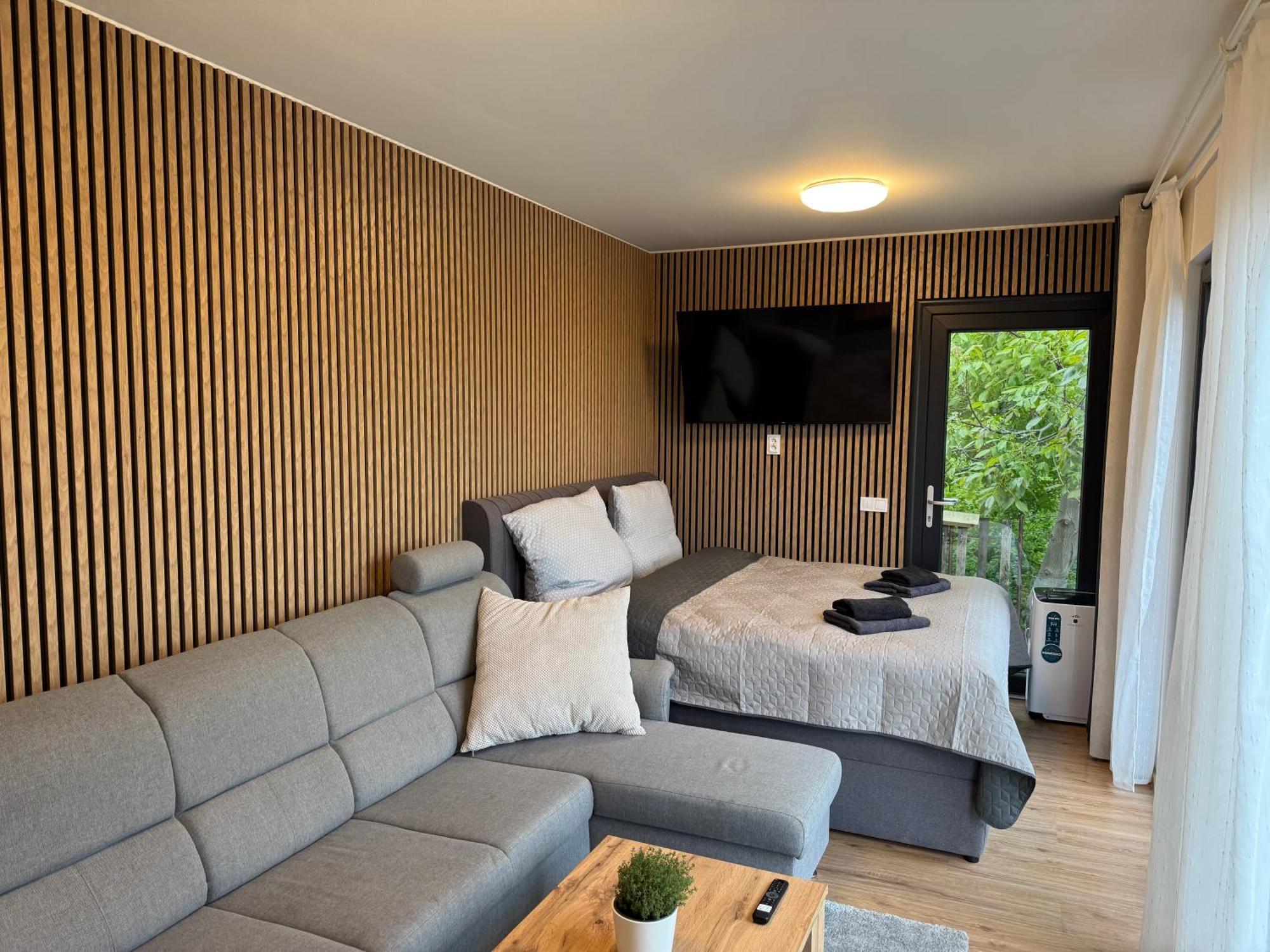Airport Luxury Apartment & Spa Praag Buitenkant foto