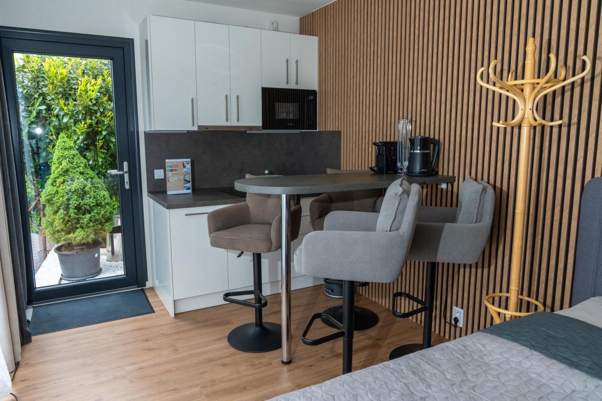 Airport Luxury Apartment & Spa Praag Kamer foto