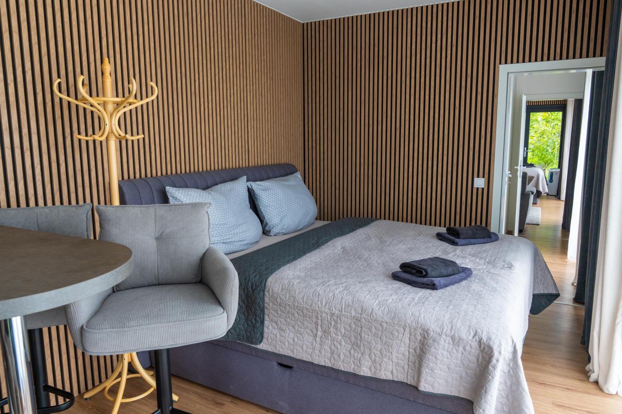 Airport Luxury Apartment & Spa Praag Kamer foto
